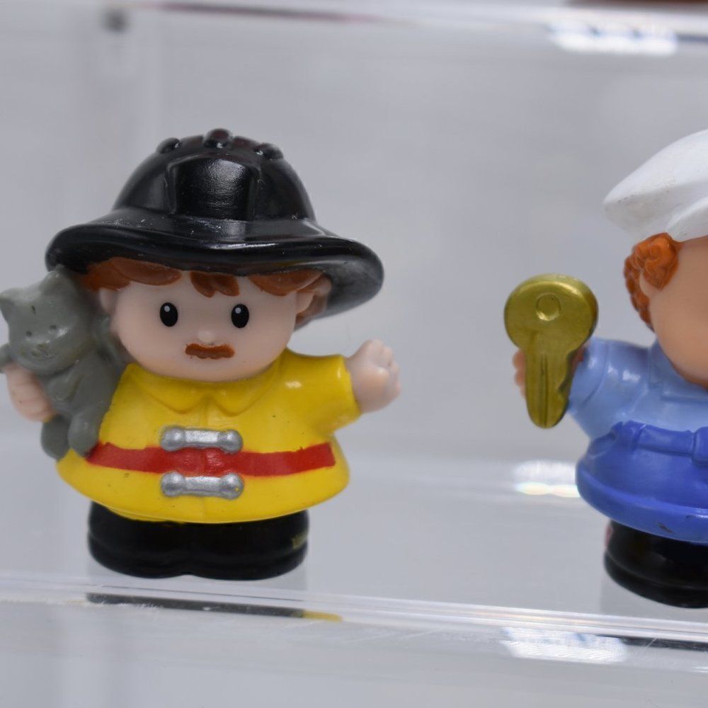 Vintage 2002/03 Fisher Price Little People Mixed Lot of 10 Mini-Figures - Picture 7 of 9